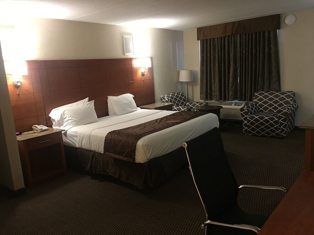 Фото Ramada by Wyndham Rockville Centre