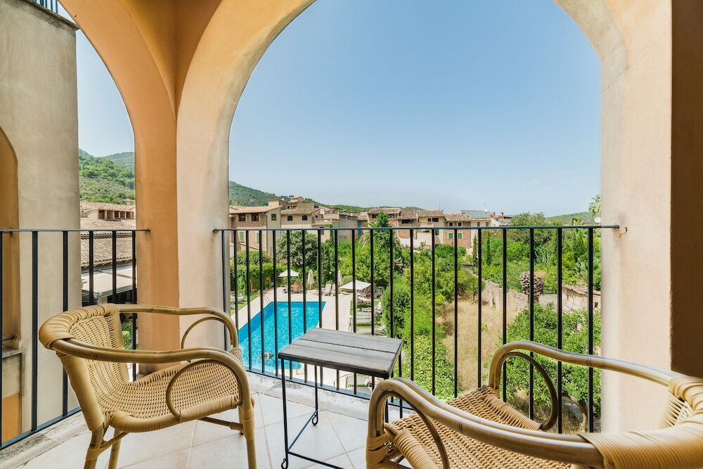 Фото Hotel Ca'l Bisbe