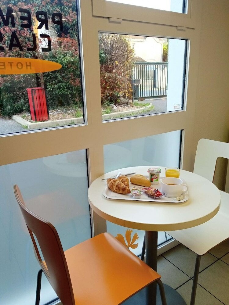 Фото Premiere Classe Saint Brice Sous Foret