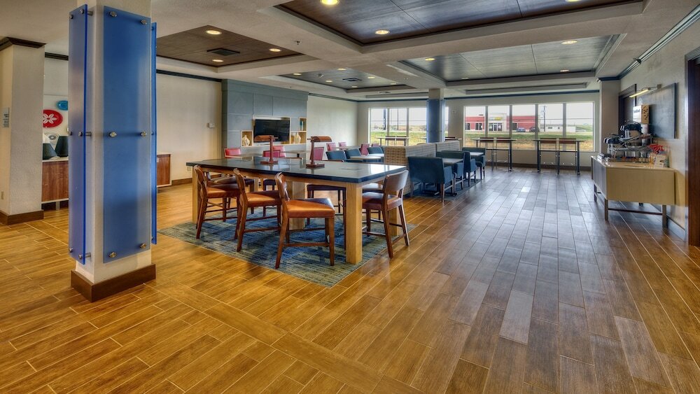 Фото Holiday Inn Express Hotel & Suites Corsicana, an Ihg Hotel