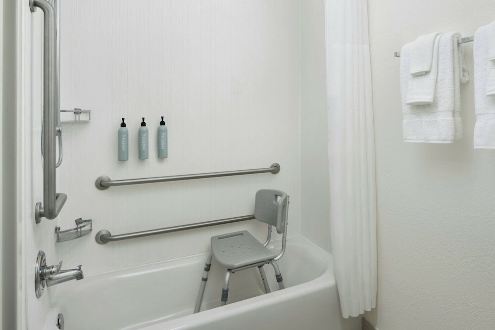 Фото Courtyard by Marriott Baton Rouge Siegen Lane