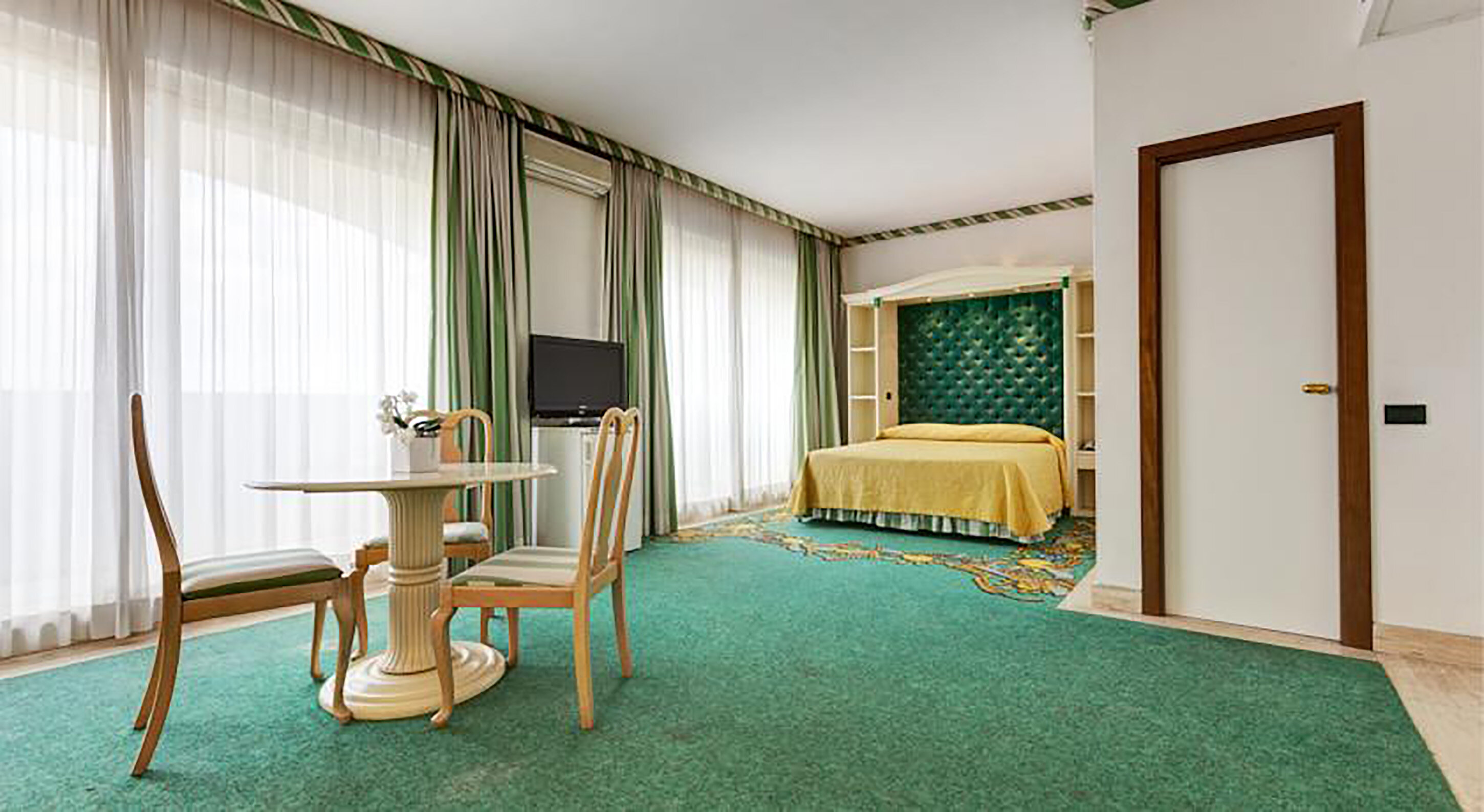 Фото Hotel Aris Garden