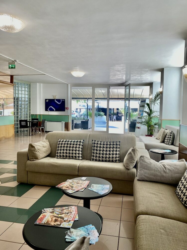 Фото Hotel Aiglon