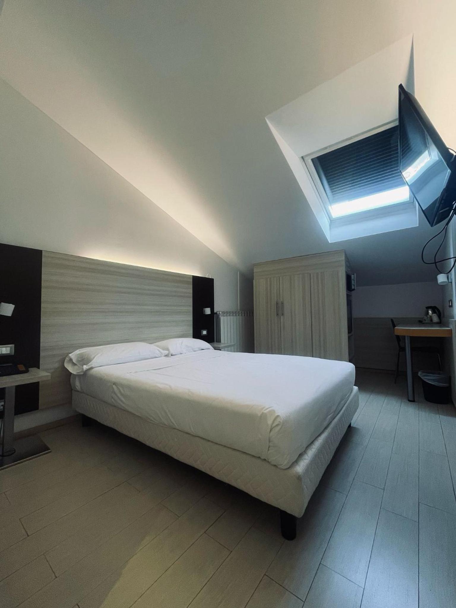 Фото Hotel Holiday