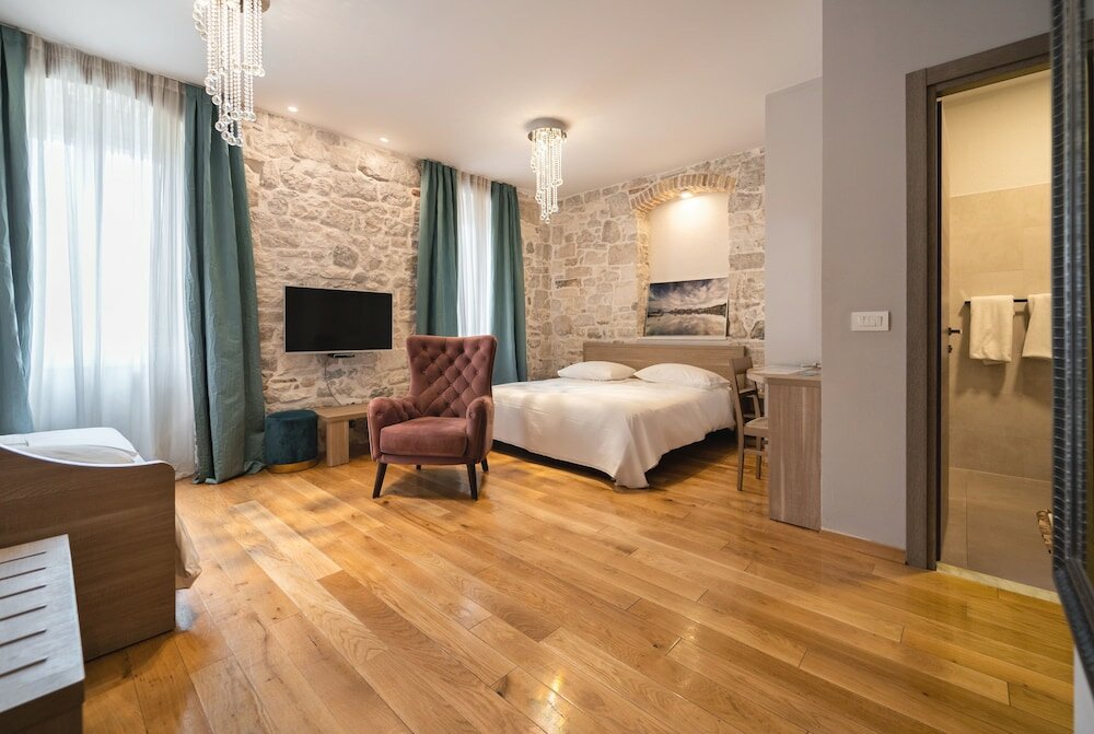 Фото Tifani Luxury Rooms 2