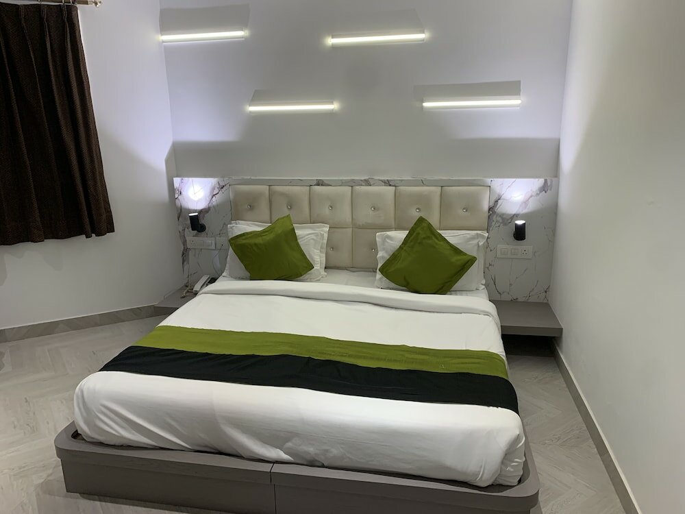 Фото Hotel Square 9 Inn