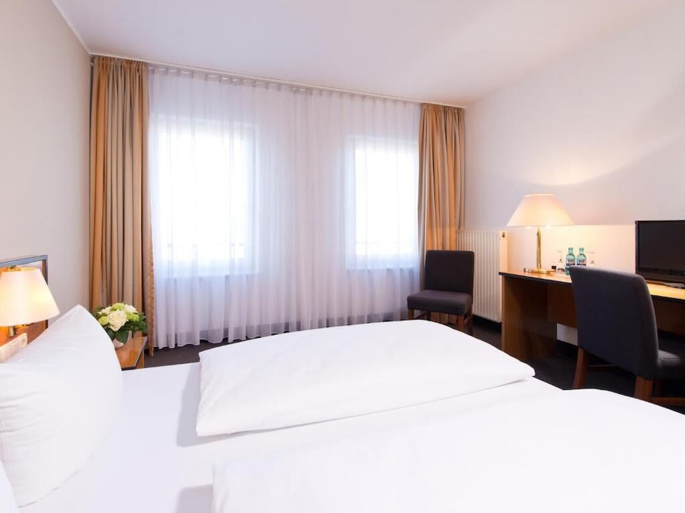 Фото Отель Coffee Fellows Frankfurt-Airport