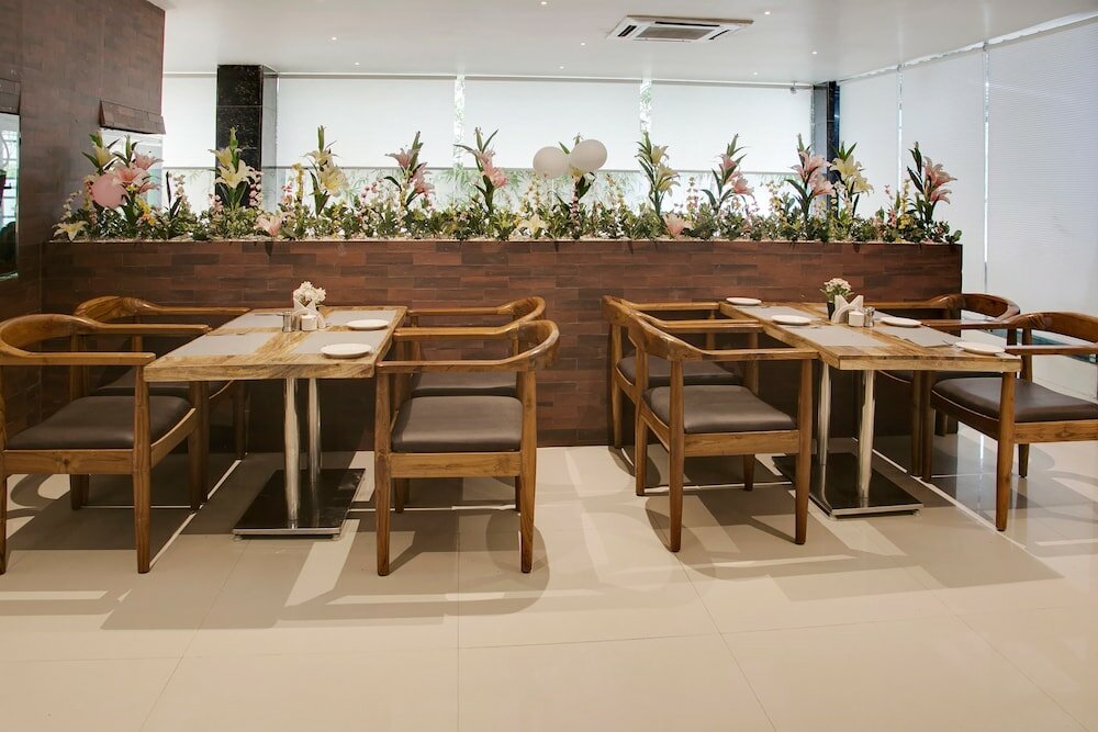 Фото Veeraj Suites