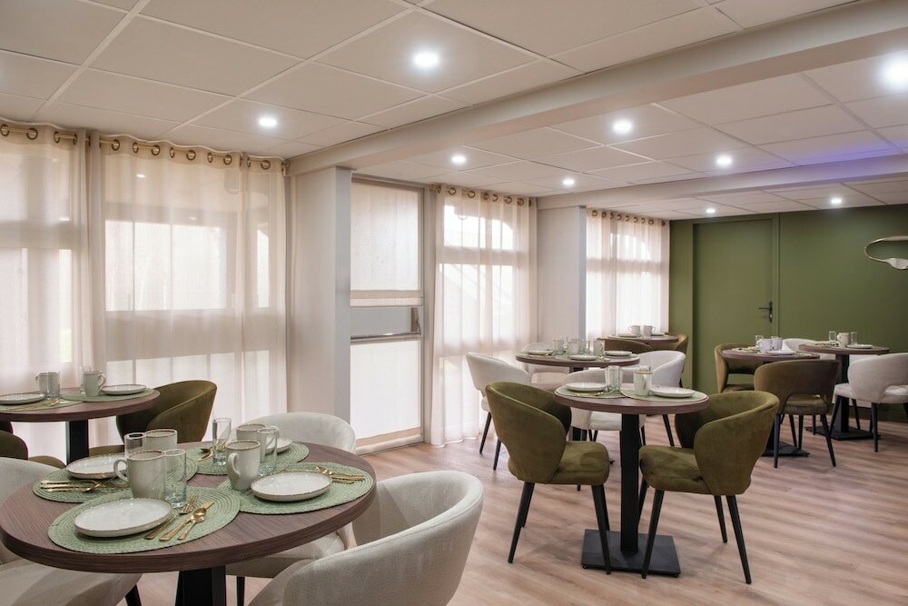 Фото Hôtel d’Olivet Orléans Sud