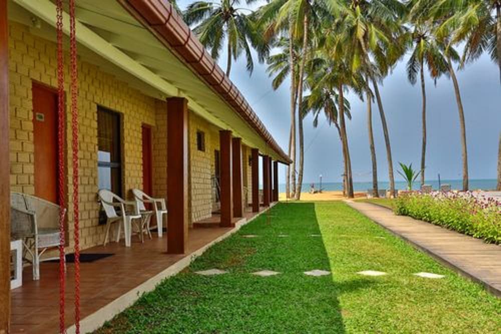 Фото Amagi Beach Hotel Marawila