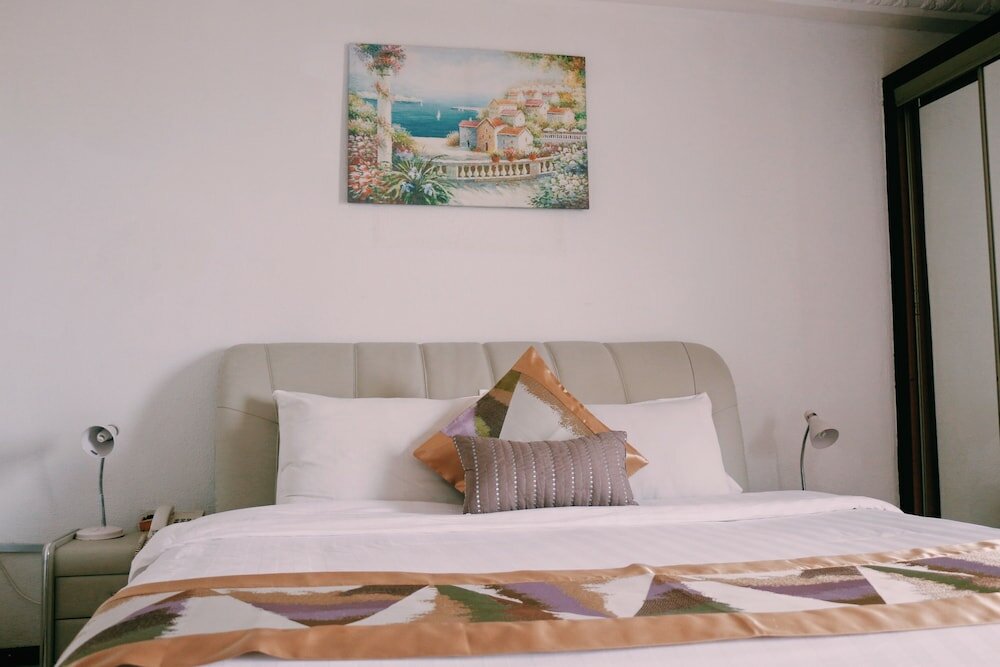 Фото Hill View Hotel McCarthy Hills