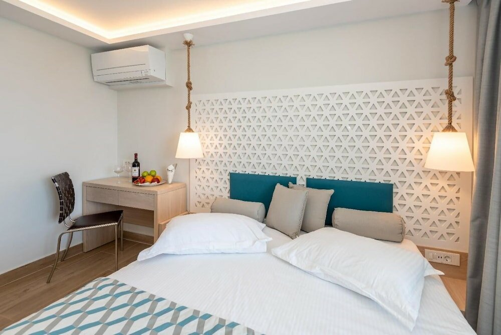 Фото Hotel Triton