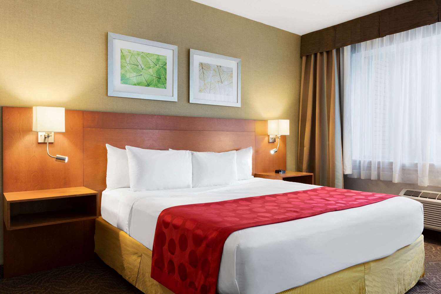 Фото Ramada Plaza by Wyndham Montreal