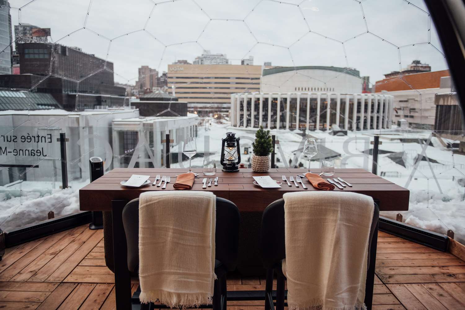 Фото DoubleTree by Hilton Montreal