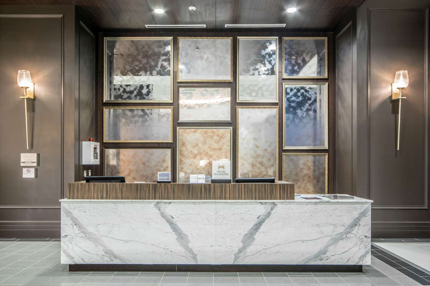 Фото Embassy Suites Louisville Downtown