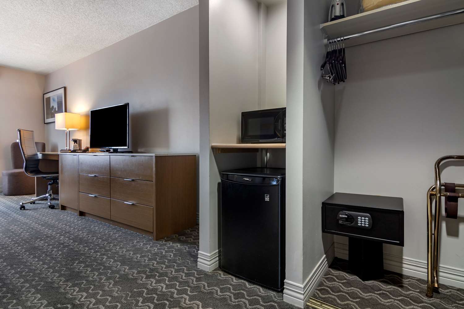 Фото Best Western Plus Vancouver Airport Hotel