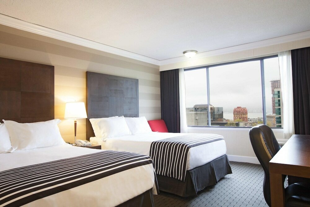 Фото Sandman Hotel Vancouver Downtown
