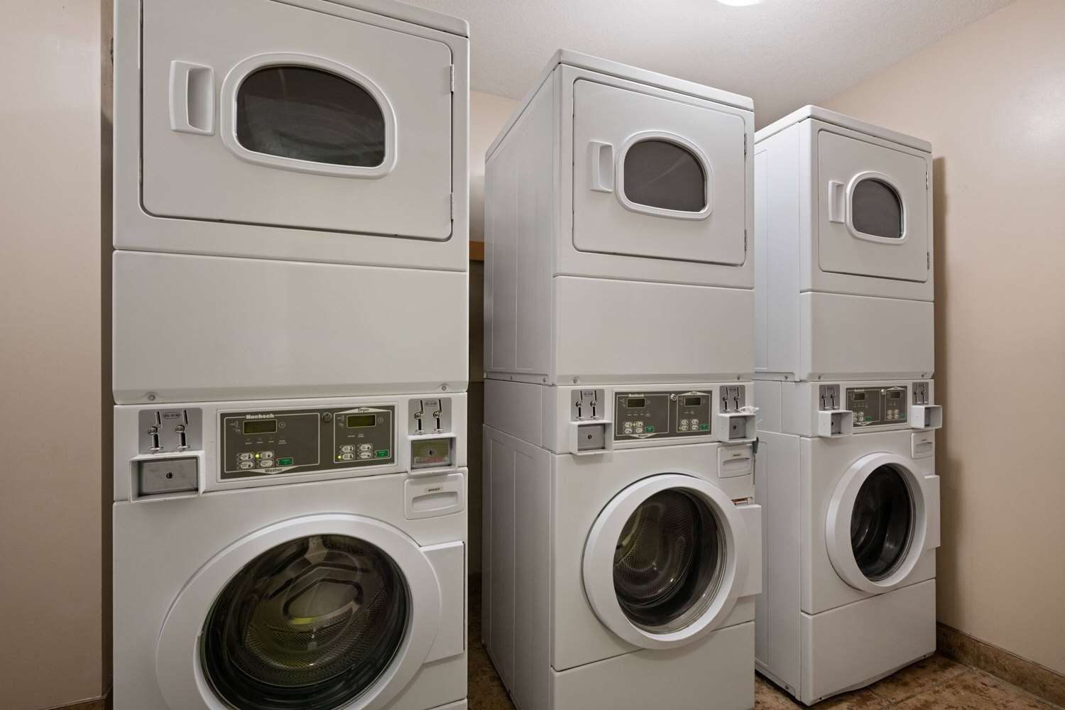 Фото Super 8 by Wyndham Fort McMurray