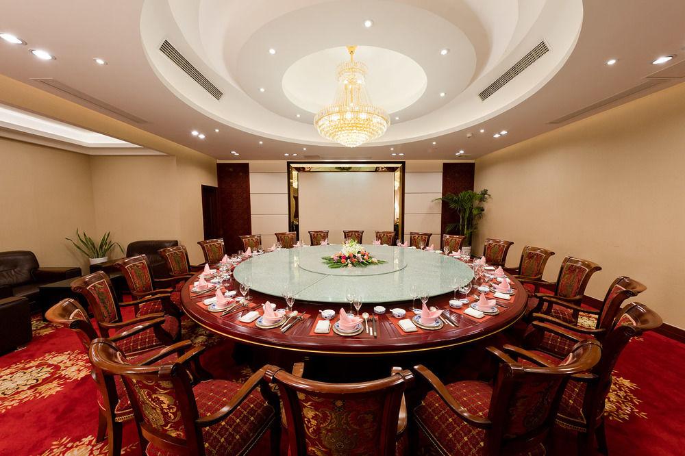 Фото Oriental Deluxe Hotel