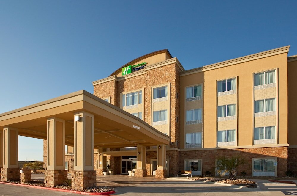 Фото Holiday Inn Express Hotel & Suites Austin South-Buda, an Ihg Hotel