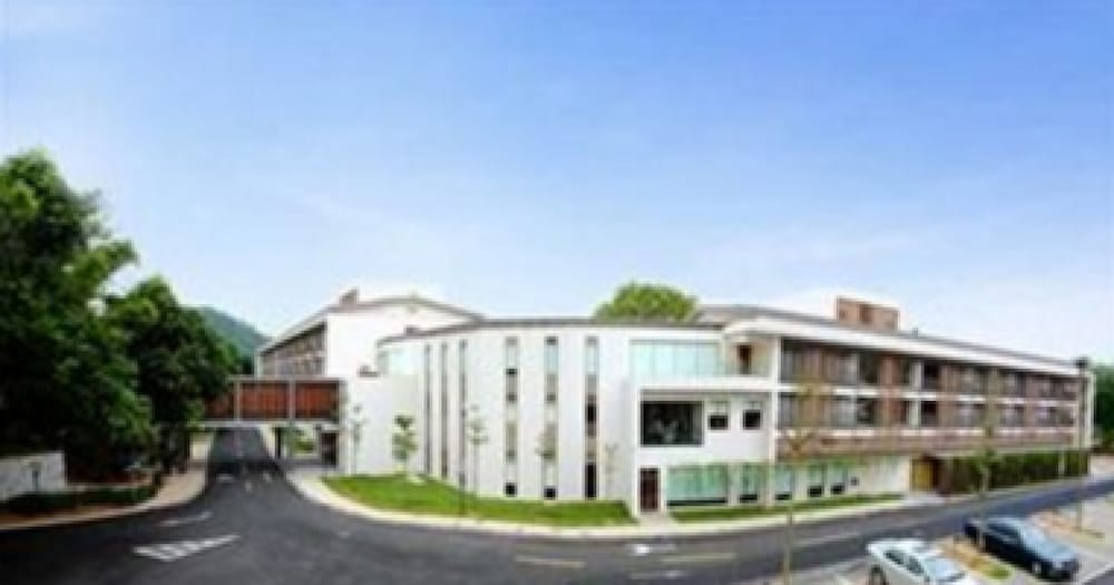 Фото Baiyun Lakeside Hotel