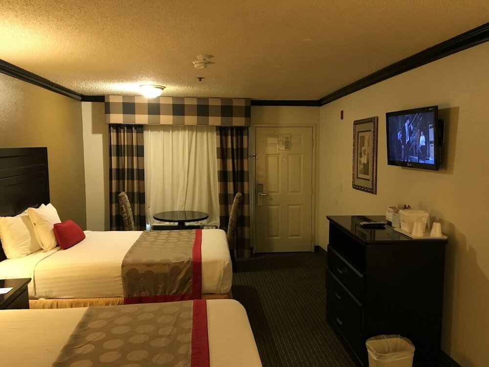 Фото Ramada by Wyndham Ontario