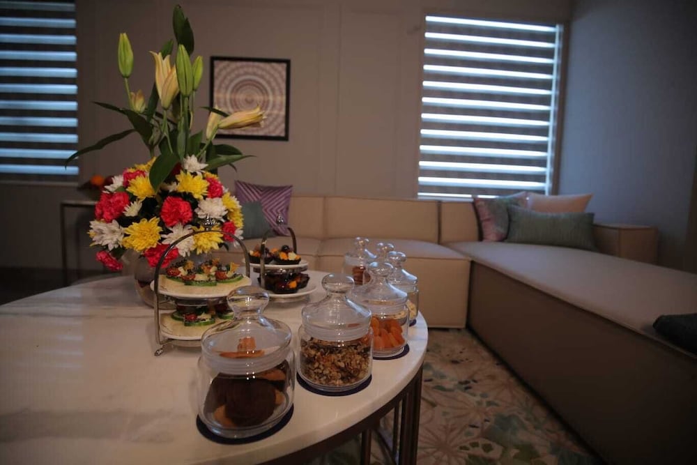 Фото Vivanta Ahmedabad Sg Highway