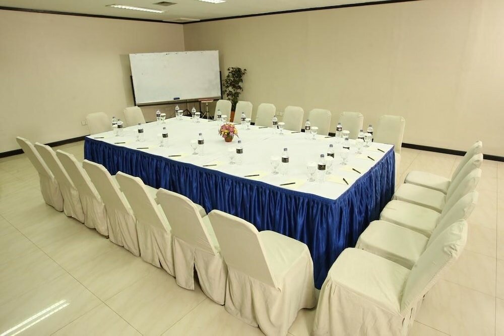 Фото Makassar Golden Hotel