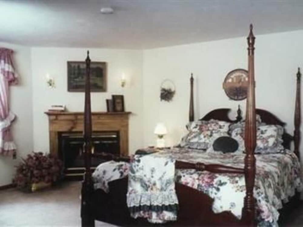 Фото Sturbridge Country Inn