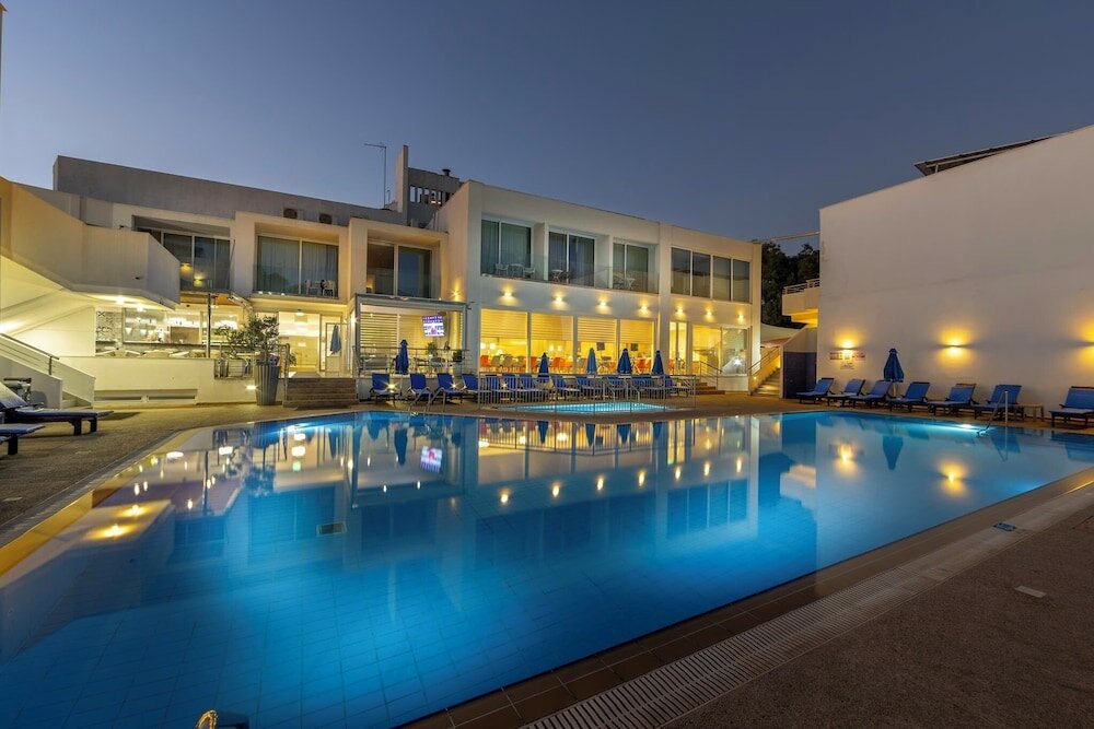 Фото отеля 1