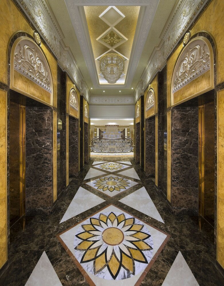 Фото Royal Rose Abu Dhabi, a Curio Collection by Hilton Affiliated Hotel
