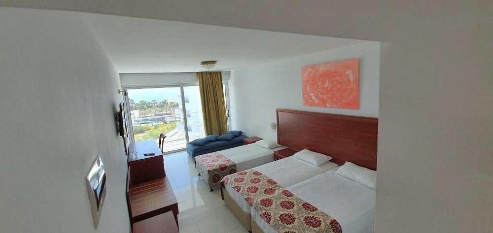 Фото Corfu Hotel