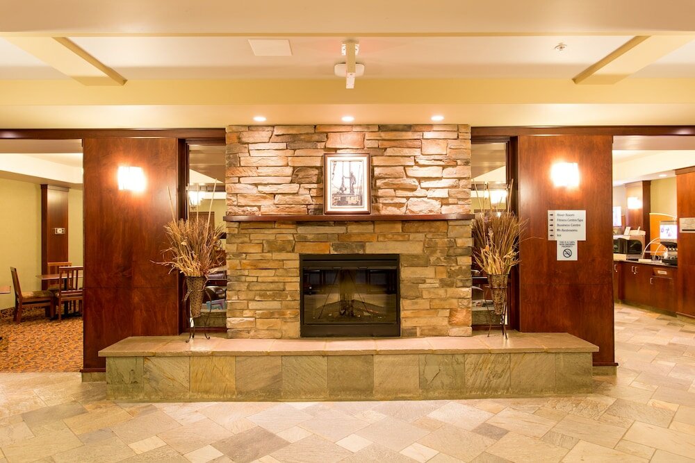 Фото Holiday Inn Express & Suites Drayton Valley