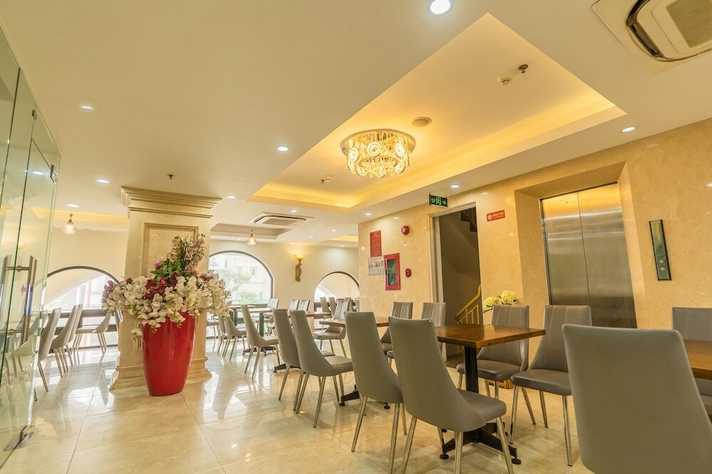 Фото Royal Charm Hotel