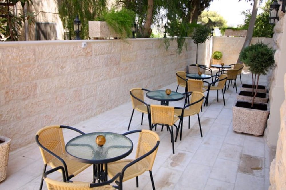 Фото Jabal Amman Hotel