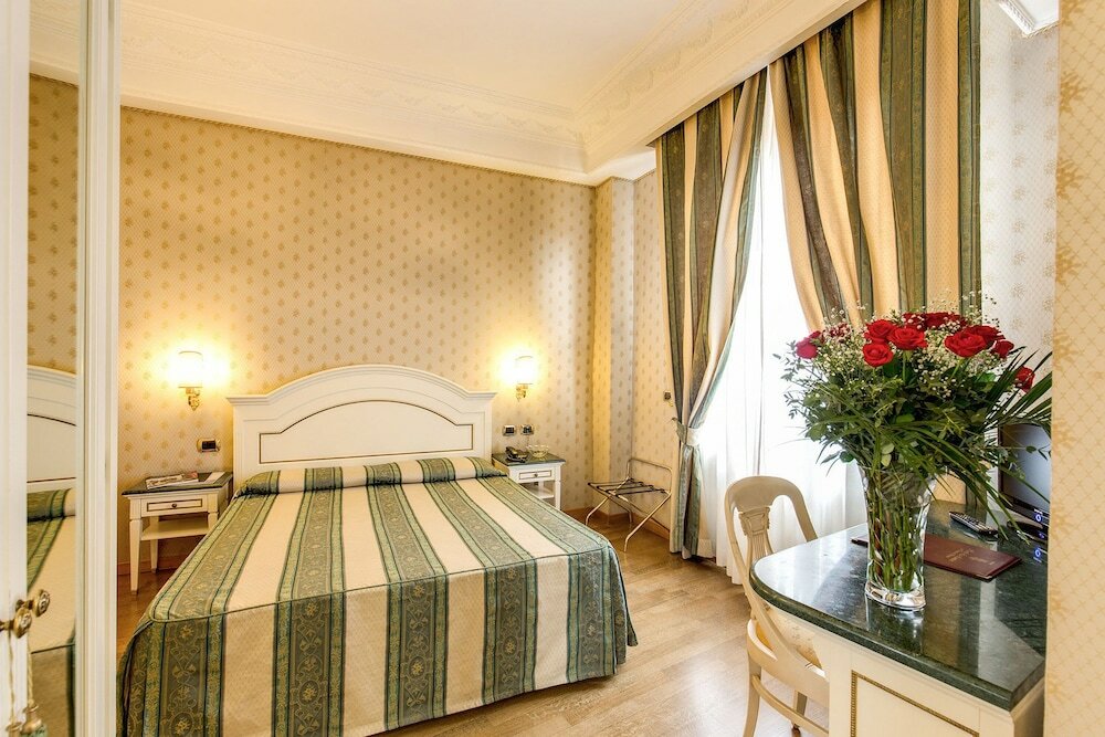Фото Hotel La Lumiere di Piazza di Spagna