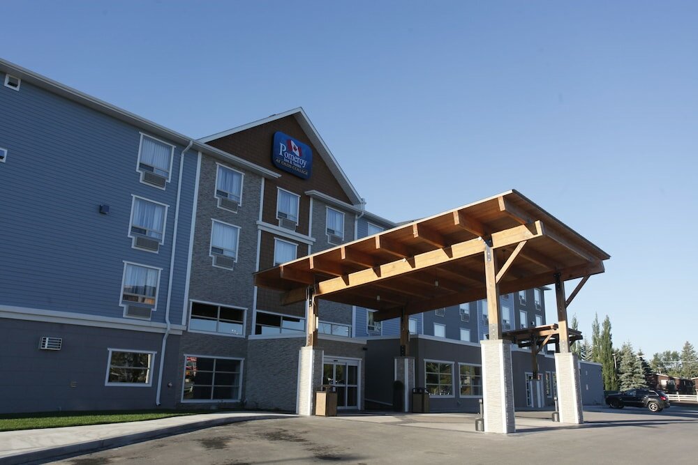 Фото Pomeroy Inn & Suites at Olds
