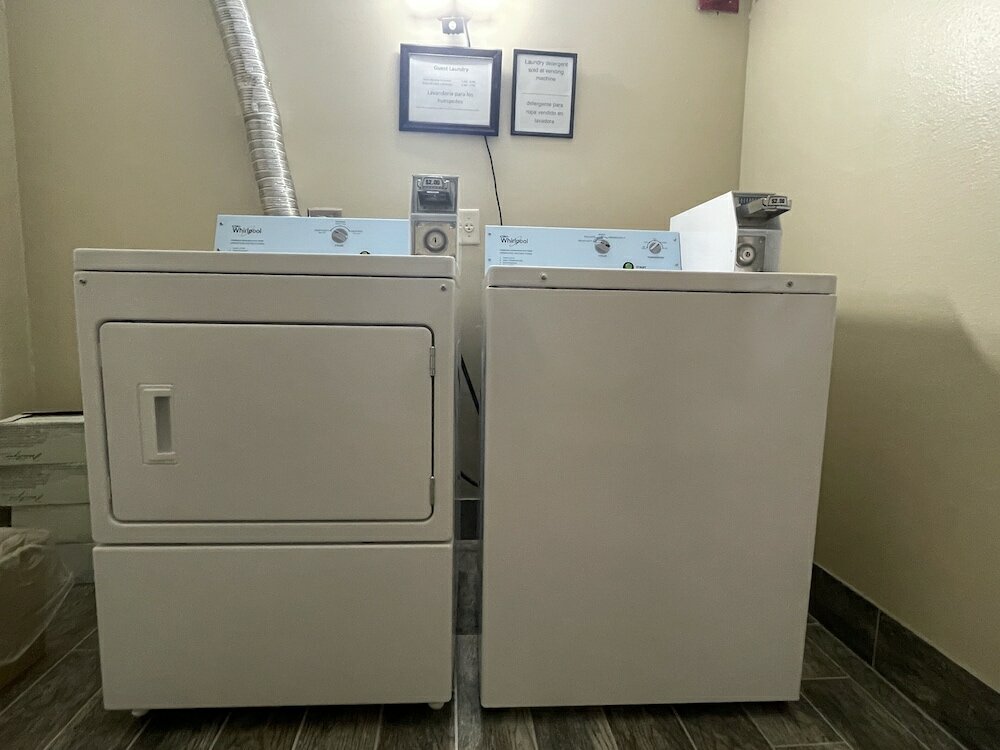 Фото Designer Inn & Suites