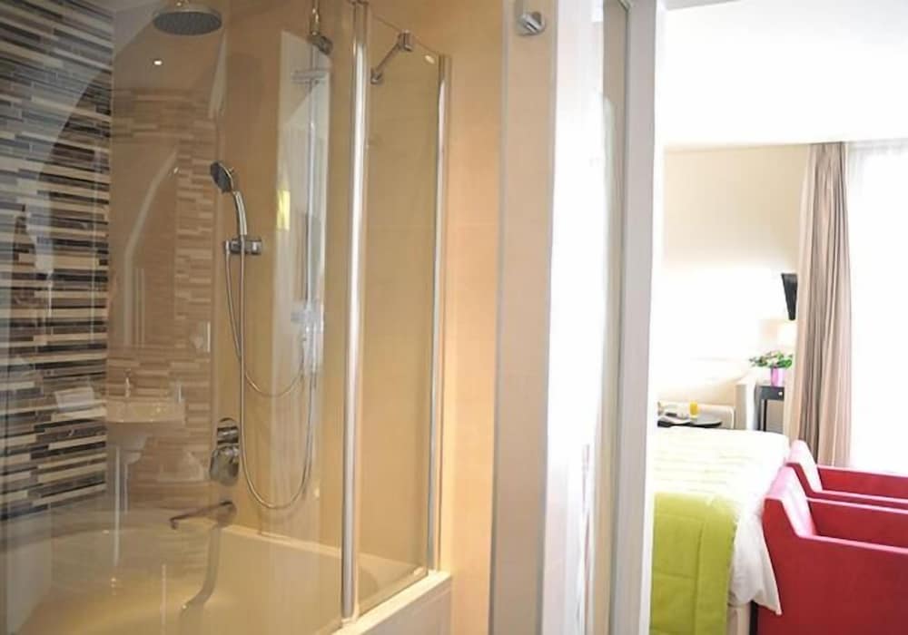 Фото Hotel De L'Universite