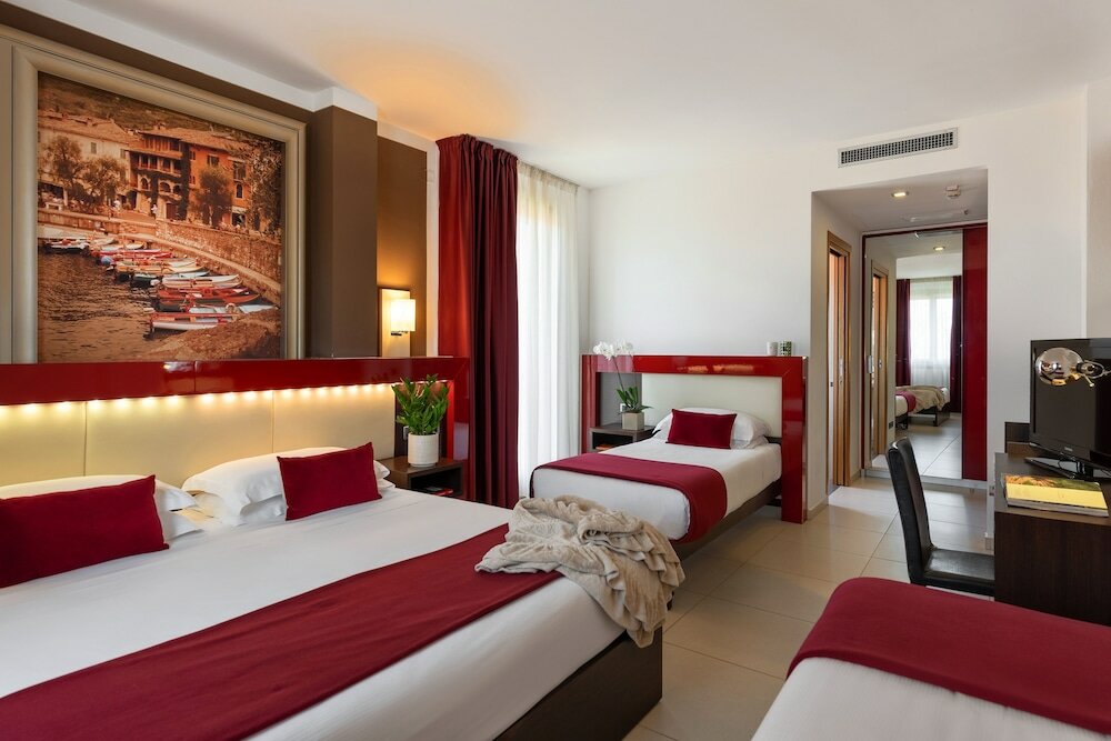 Фото Kairos Garda Hotel