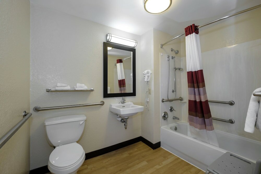 Фото Red Roof Inn Plus+ Austin South