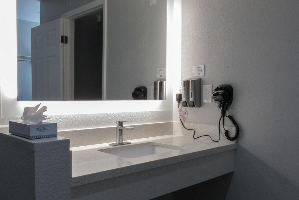 Фото Capri Suites Anaheim