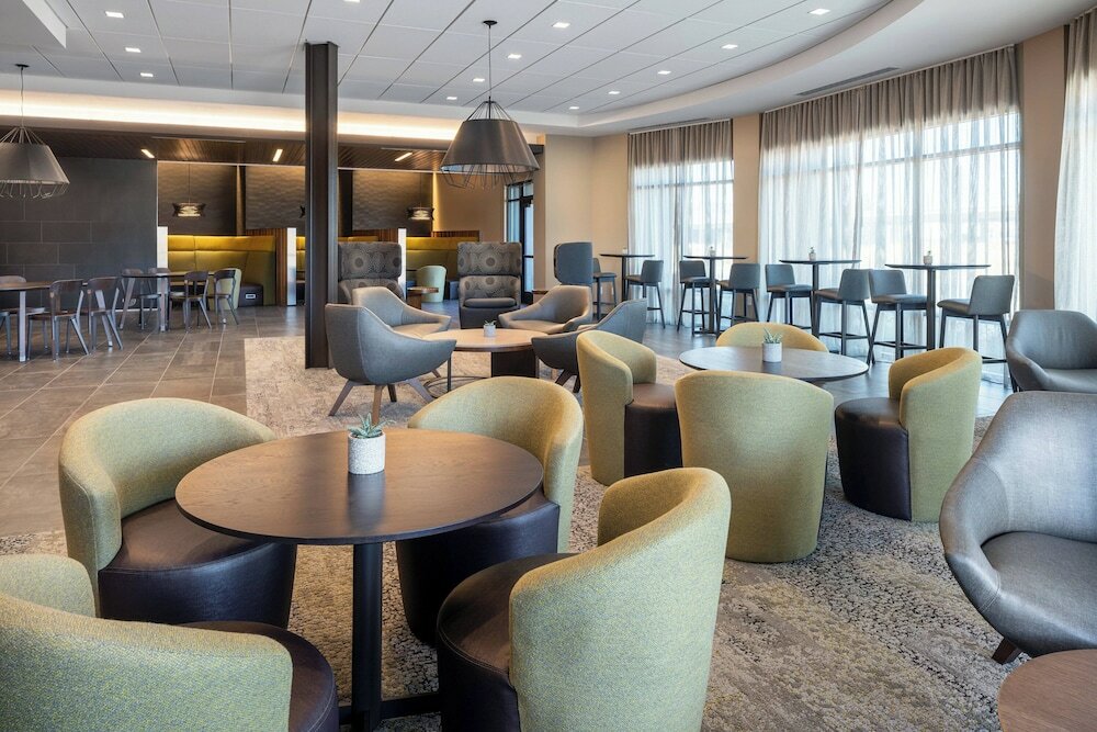 Фото Courtyard by Marriott Petaluma Sonoma County