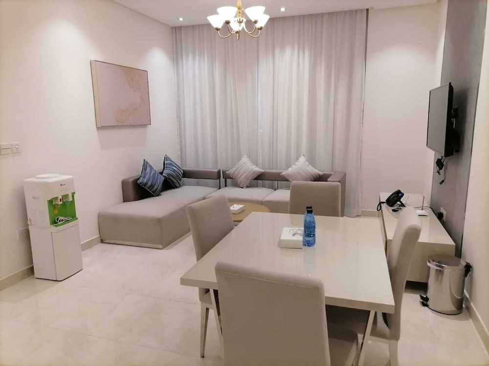 Фото The Lodge Suites