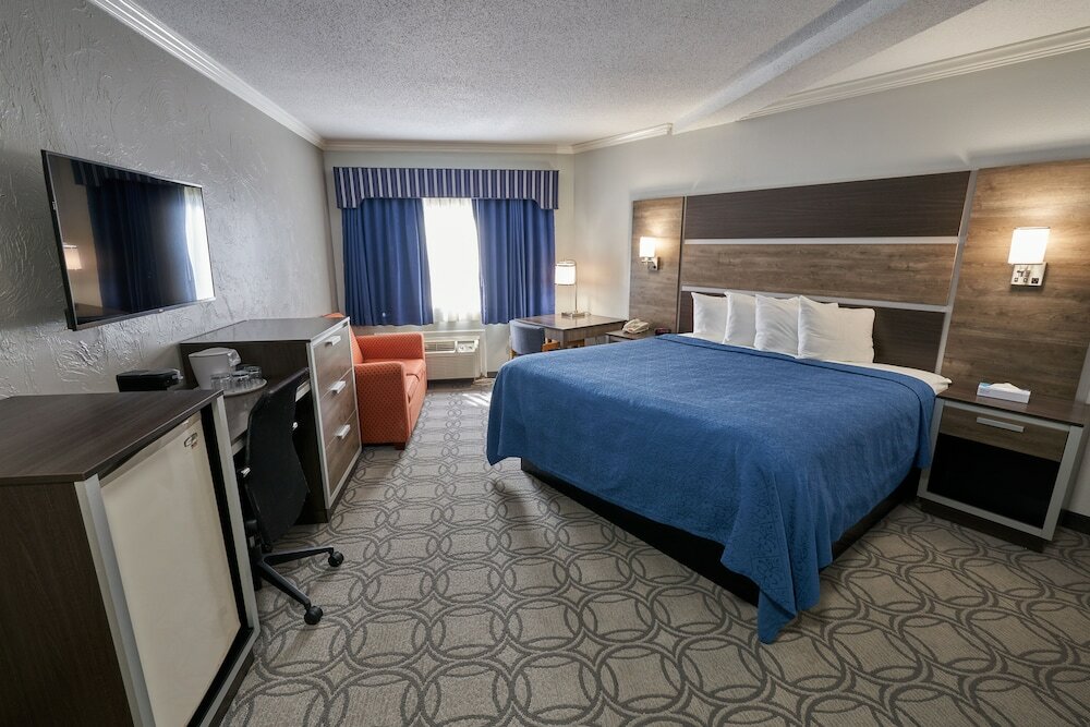 Фото Ambassador Inn & Suites