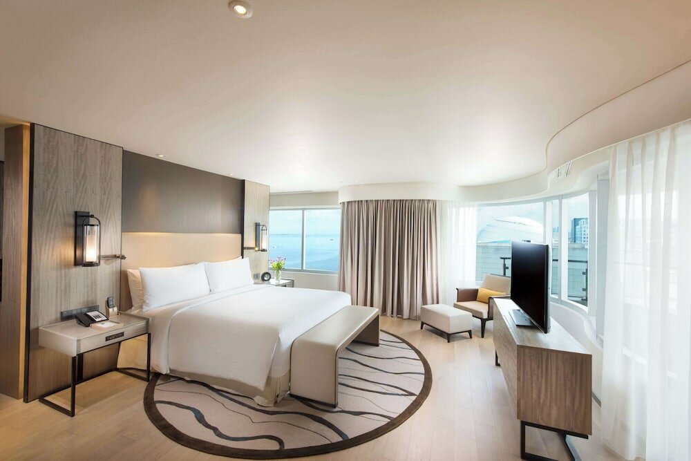 Фото Conrad Manila