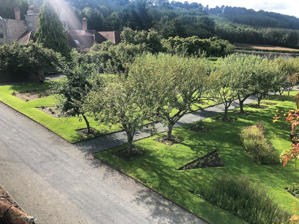 Фото Llangoed Hall