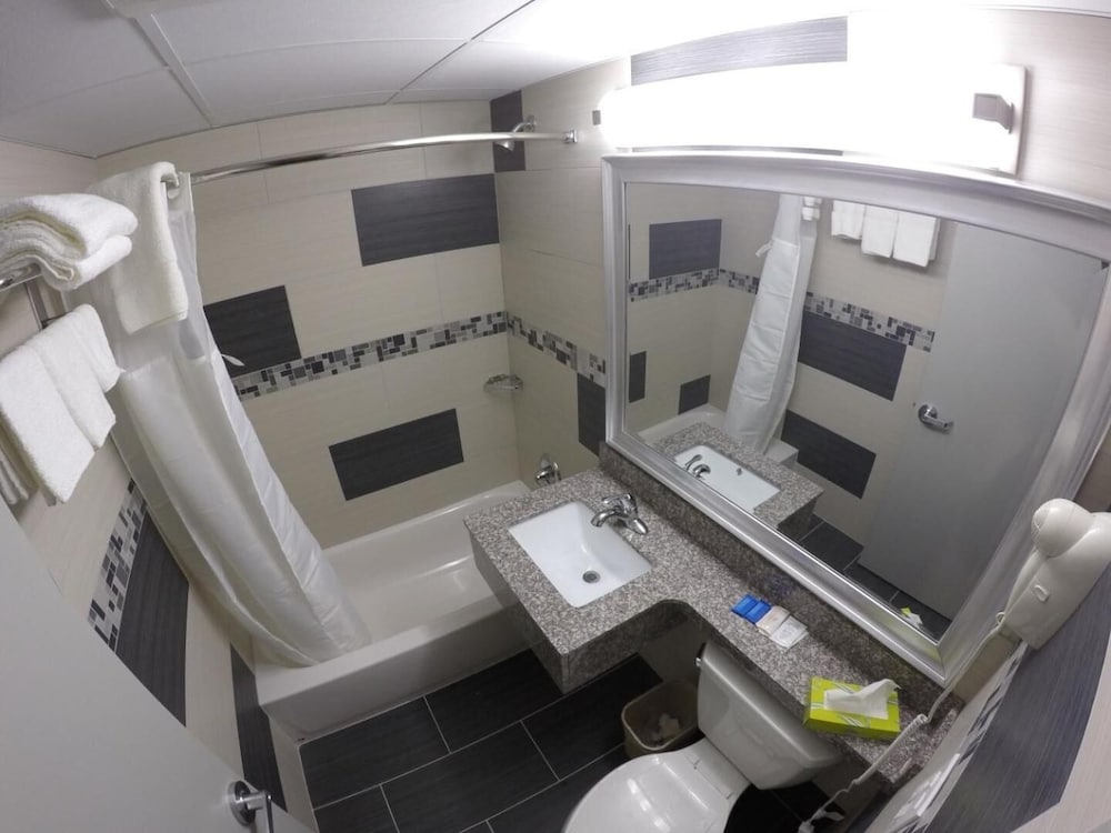 Фото Red Carpet Inn Elmwood Park