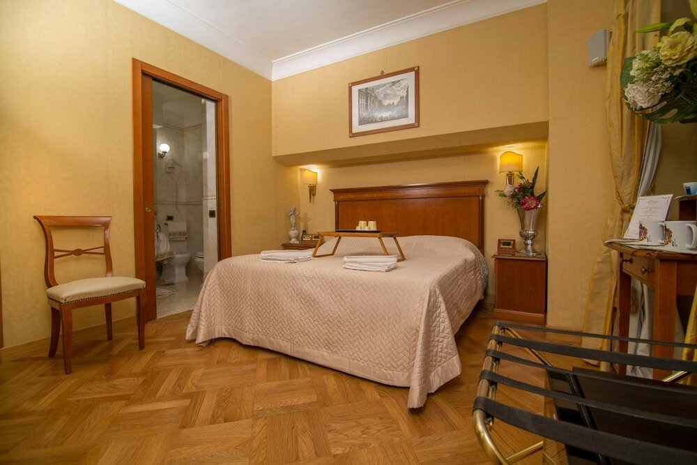Фото Luxury Rooms H 2000 Roma