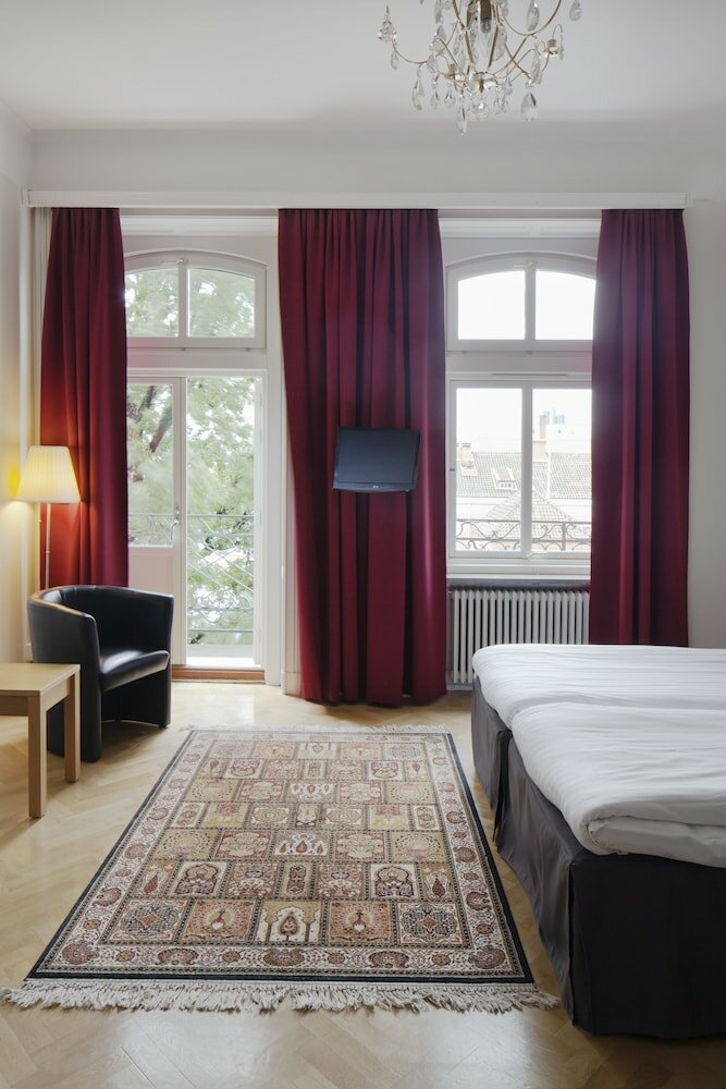 Фото отеля 2